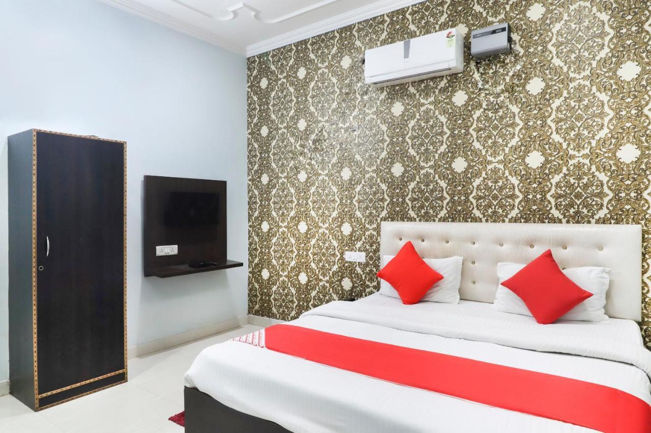 Oyo 70489 Hotel Tajvar Siwān 외부 사진