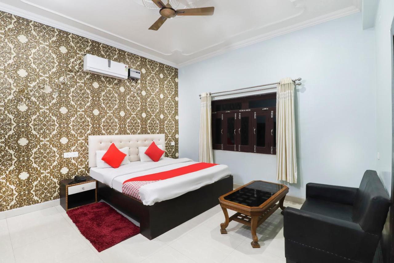 Oyo 70489 Hotel Tajvar Siwān 외부 사진