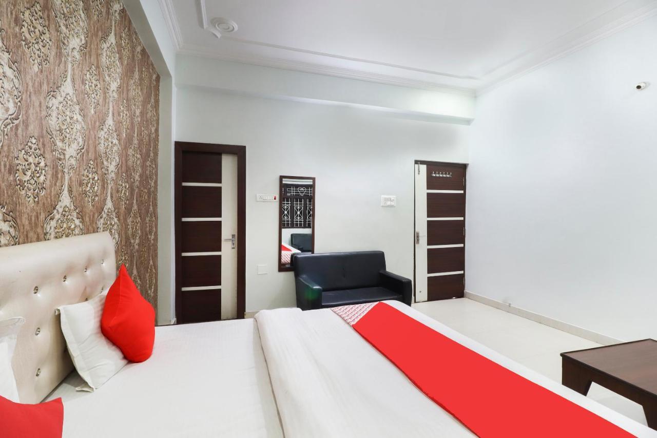 Oyo 70489 Hotel Tajvar Siwān 외부 사진
