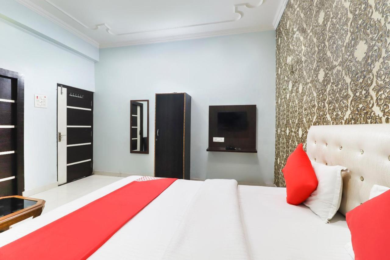 Oyo 70489 Hotel Tajvar Siwān 외부 사진