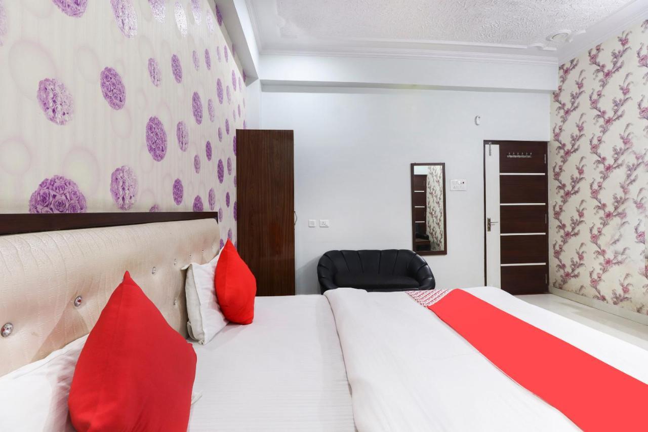 Oyo 70489 Hotel Tajvar Siwān 외부 사진